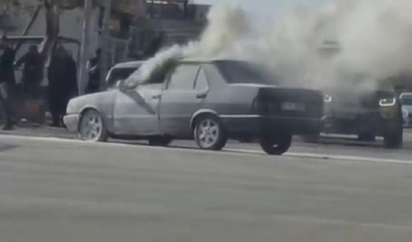 KOZAN'DA SEYİR HALİNDEKİ OTOMOBİL YANDI
