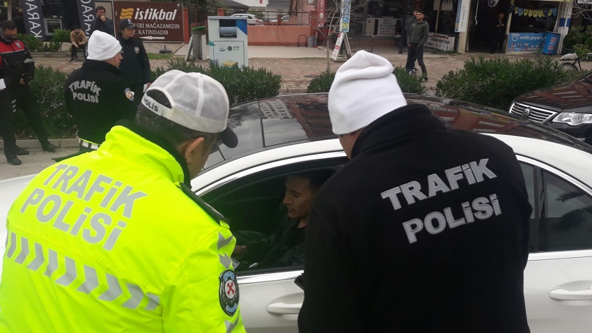 Sürücüler Emniyet Kemeri ve Kurallara Uyma Konusunda Bilgilendirildi