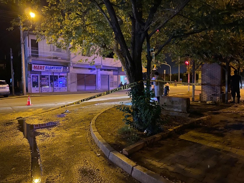 Bıçaklı Kavgada 1'i Ağır 4 Kişi Yaralandı