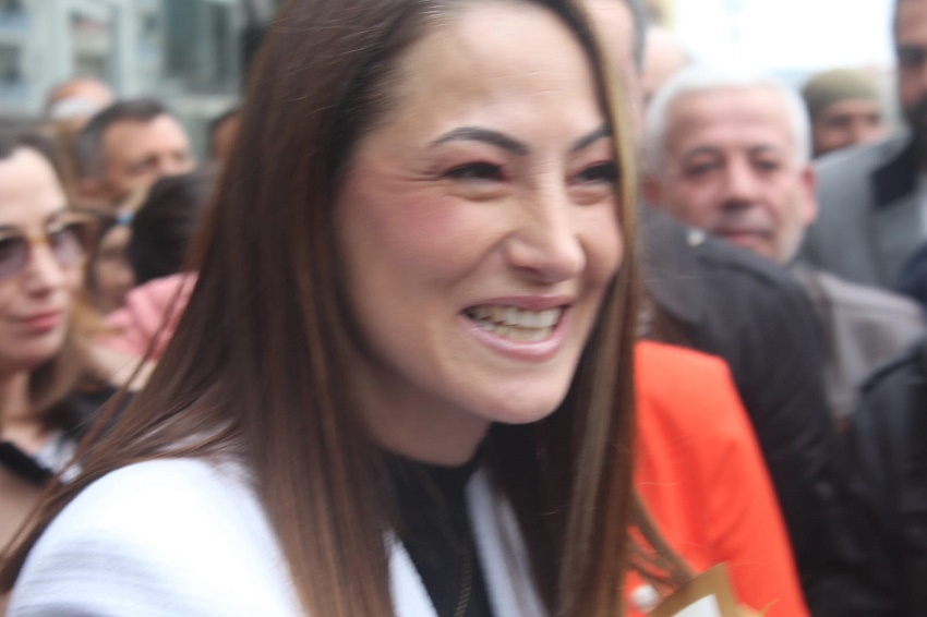 Kozan'ın İlk Kadın Belediye Başkan Adayı Halkla Buluştu