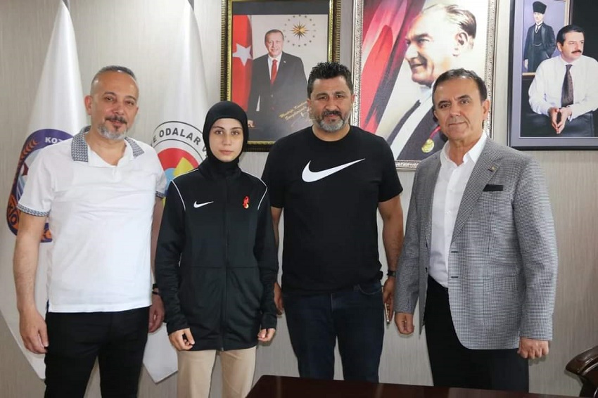 Kozan Ticaret Odası, Şampiyon Boksör Azra Nur Çetin'i Ödüllendirdi