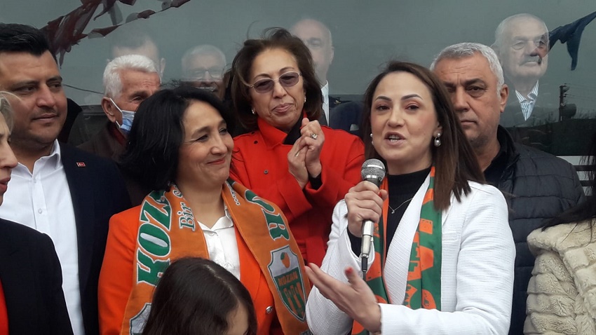 Kozan'ın İlk Kadın Belediye Başkan Adayı Halkla Buluştu