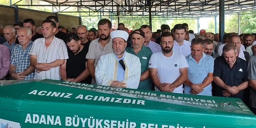 Adana'da Göle Otomobiliyle Düşerek Vefat Eden Aile Toprağa Verildi