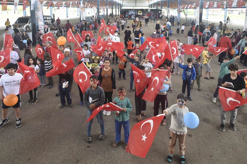 Çocuklar hem eğleniyor hem öğreniyor