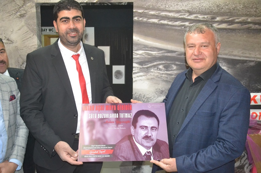 GÜRDAL TOPAL, GAZETECİLERLE YEMEKTE BULUŞTU