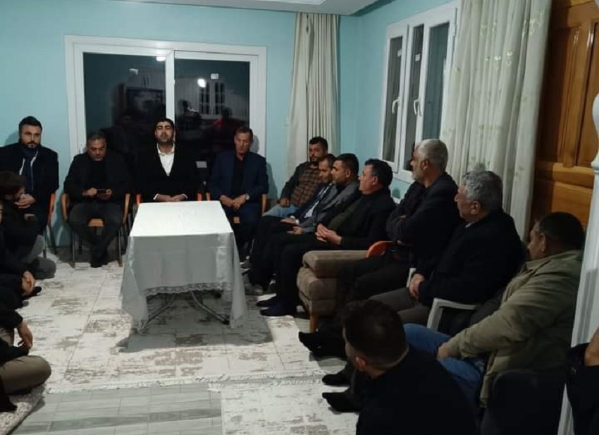 uyor. Bir araya geldiği vatandaşlarların taleplerinide de not alan Topal projelerini hayata geçirirken esnaf ve vatandaşların görüşlerini dikkate alacaklarını dile getirdi.
“MİLLETİMİZLE SAĞLAM BİR BAĞ KURDUK”
Saha programları sırasında halkın yakın ilgisi ile karşılaşan ve büyük moral bulan Kozan Belediye Başkan adayı Gürdal Topal , ilçeleri için yeni bir yolculuk heyecanı içinde olduklarını dile getirdi. Topal; “Yapmak istediklerimizi hayata geçirmek adına heyecanımız ve motivasyonumuz üst düzeyde. Biz milletimizle kurduğumuz bağ ve oluşturduğumuz güçlü birliktelikle yola çıktık” dedi.