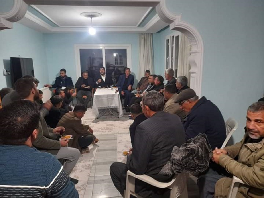 uyor. Bir araya geldiği vatandaşlarların taleplerinide de not alan Topal projelerini hayata geçirirken esnaf ve vatandaşların görüşlerini dikkate alacaklarını dile getirdi.
“MİLLETİMİZLE SAĞLAM BİR BAĞ KURDUK”
Saha programları sırasında halkın yakın ilgisi ile karşılaşan ve büyük moral bulan Kozan Belediye Başkan adayı Gürdal Topal , ilçeleri için yeni bir yolculuk heyecanı içinde olduklarını dile getirdi. Topal; “Yapmak istediklerimizi hayata geçirmek adına heyecanımız ve motivasyonumuz üst düzeyde. Biz milletimizle kurduğumuz bağ ve oluşturduğumuz güçlü birliktelikle yola çıktık” dedi.