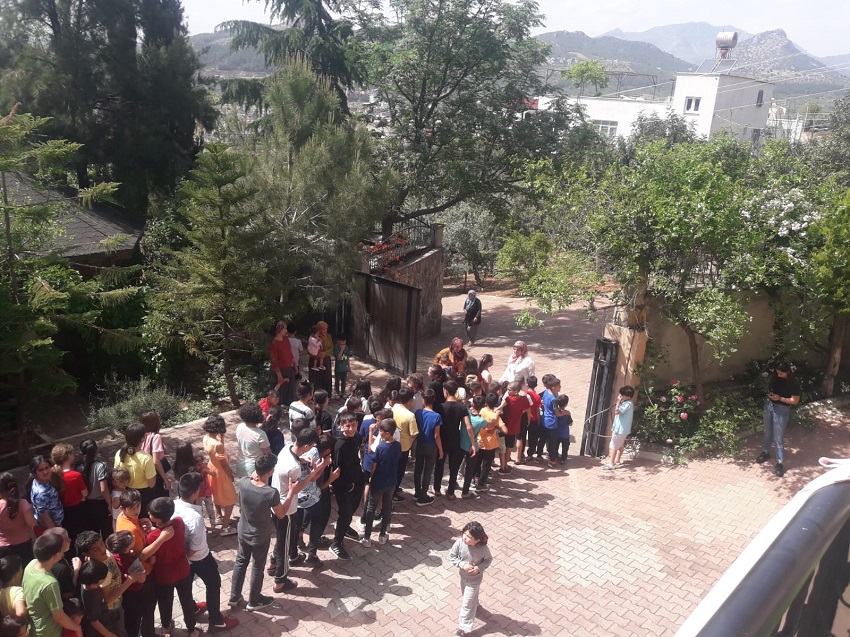 Gelenek Devam Ediyor,Çocuklar Harçlığını Alıyor