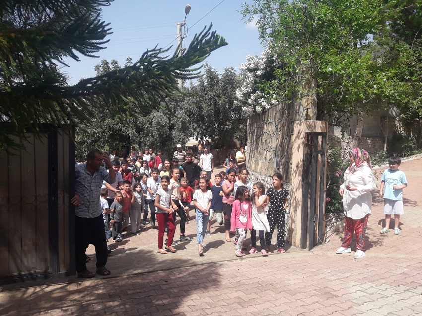 Gelenek Devam Ediyor,Çocuklar Harçlığını Alıyor
