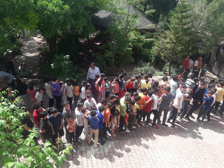 Gelenek Devam Ediyor,Çocuklar Harçlığını Alıyor