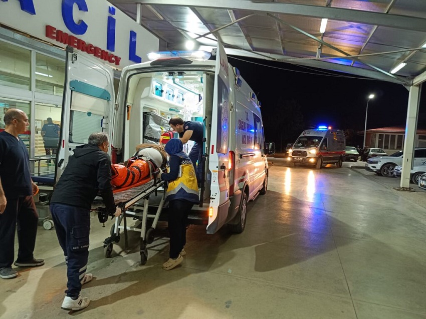 Trafik Kazasında 2'si Çocuk 5 Kişi Yaralandı