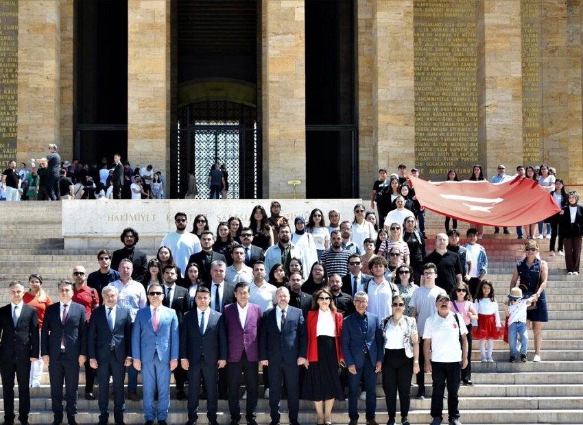 Başkent Kozanlılar Vakfı Anıtkabir'de