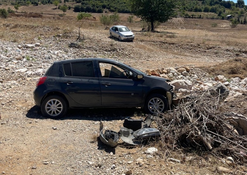 Feke'de Trafik Kazasında 1'i Ağır 2 Kişi Yaralandı