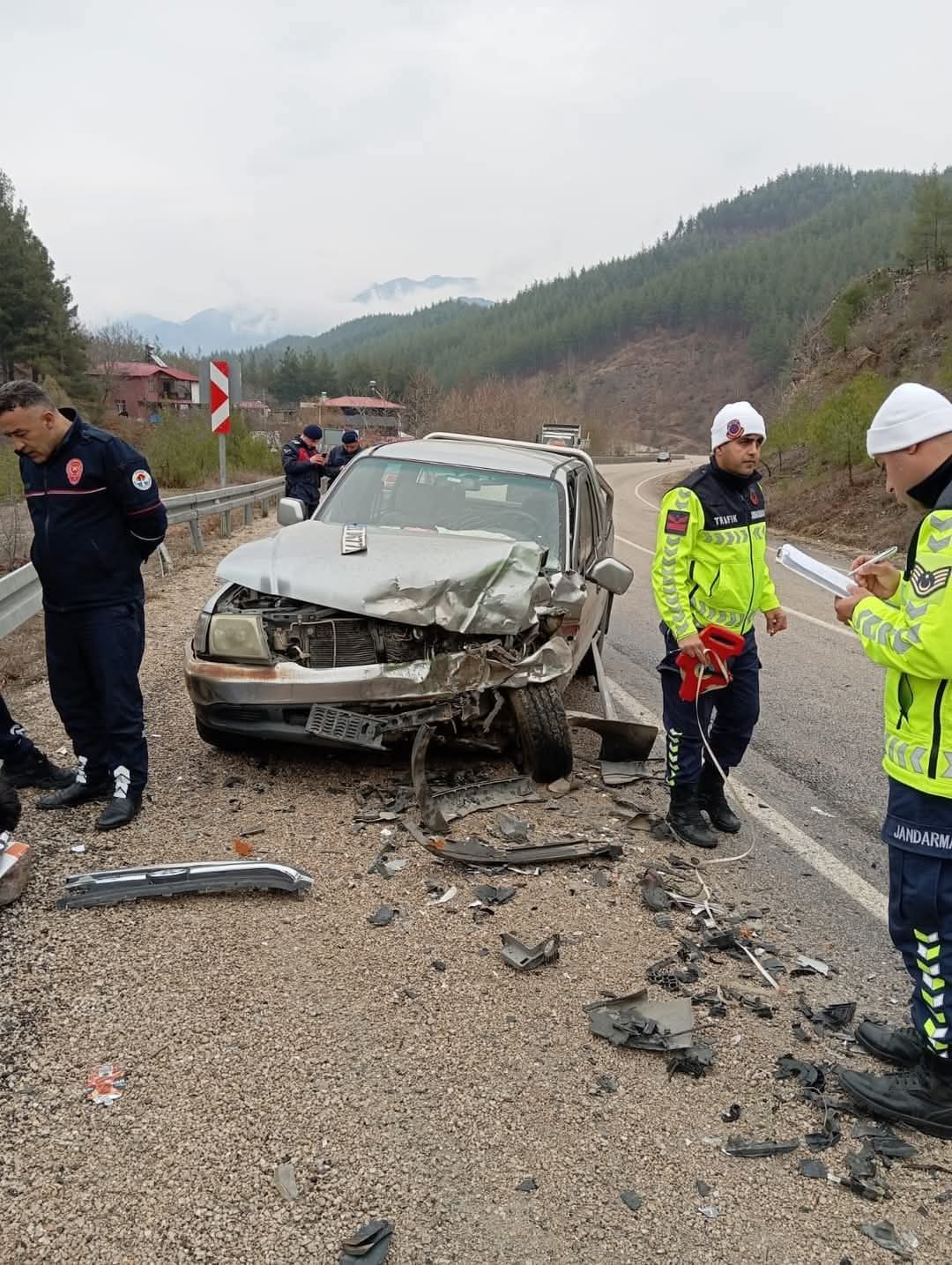 Adananın kozan ilçesinde şehit cenazesi konvoyunda trafik kazasında 6 kişi yaralandı. Kaza Kozan Feke karayolu Çulluuşağı mevkiinde meydana geldi. Cenaze konvoyunda olan Ertuğrul Özata yönetimindeki 01 SE 010 plakalı otomobil karşı yönden gelen Gelen Naci Karatop yönetimindeki 01 D 6771 plakalı kamyonetle kafa kafaya çarpıştı. Çarpışmanın etkisiyle araç sürücüleri ile birlikte Seyhan Karatop, Duran Kavukluca şehidin halası Hamide Özata, Esra Özata yaralandı. Yaralılara ilk müdahale sağlık ekipleri tarafından yapılırken yaralılar ambulanslarla Kozan Devlet Hastanesi'ne kaldırılırarak tedavi altına alındı.