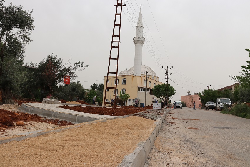 KOZAN BELEDİYESİ PARK YAPIMINDA HIZ KESMİYOR BİRİ BİTMEDEN BİRİ BAŞLYOR