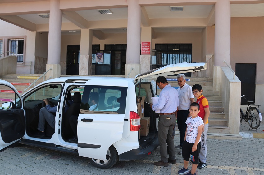 Kozan Belediyesinden Öğrencilere Karne Hediyesi