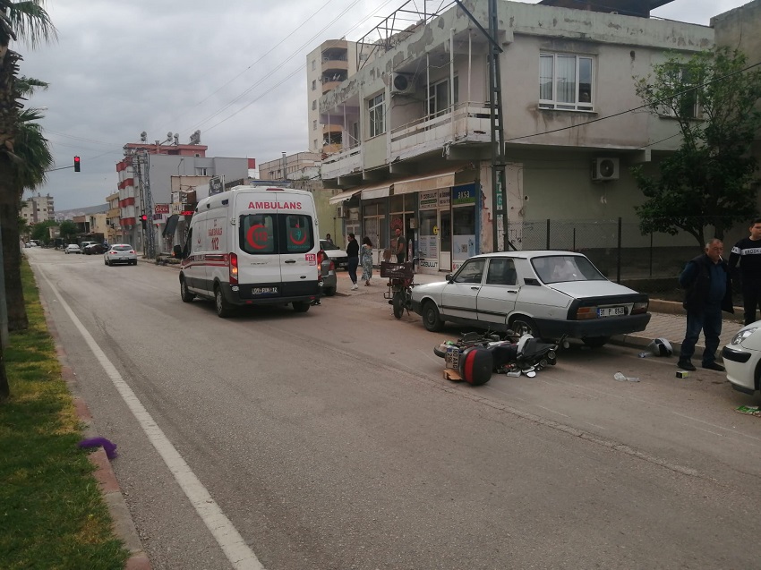 İki motosikletin çarpışması sonucunda meydana gelen trafik kazasında 1 kişi yaralandı