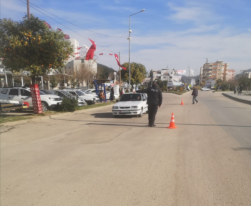 KOZAN İLÇE EMNİYET MÜDÜRLÜĞÜNCE Kesinleşmiş Hapis Cezası Olan 3 Şahıs Yakalanarak Cezaevine Gönderildi