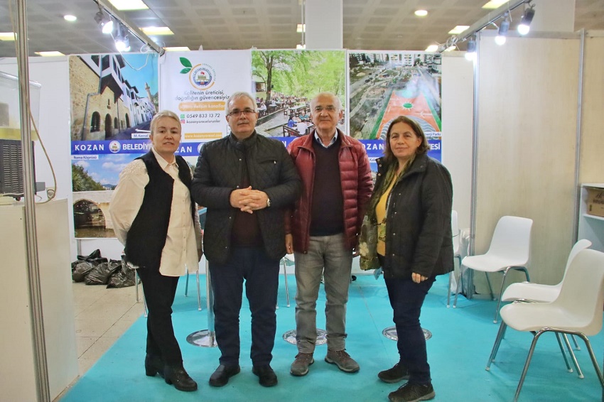 Adanalılar Derneği tarafından Ankara'da düzenlenen 2. Adana Gastronomi ve Kültür Günleri etkinliği, 21-24 Aralık tarihleri arasında gerçekleştiriliyor. Etkinliğin açılışına, Kozan Belediye Başkanı Kazım Özgan, Kozan Ticaret Odası Başkanı Mustafa Kandemir ve yönetim kurulu üyeleri katıldı.

Kozan Belediyesi, etkinlikte yöresel ürünlerini tanıtmak ve tanıtımını yapmak için bir stant açtı. Stant, ziyaretçiler tarafından yoğun ilgi gördü. İlk gün yüzlerce kişi, Kozan Belediyesi standını ziyaret etti ve yöresel ürünleri inceledi.

Kozan Belediye Başkanı Kazım Özgan, etkinliğe ilişkin yaptığı açıklamada, "Adana'mızın zengin mutfağını ve kültürünü Ankara'da tanıtmak için buradayız. Kozan'ın eşsiz lezzetlerini buradaki hemşehrilerimizle buluşturmak bizim için büyük bir mutluluk. Standımız, ziyaretçilerden büyük ilgi görüyor. Bu ilgiden dolayı çok memnunuz" dedi.

Özgan, Kozan'ın yöresel ürünlerinin çok değerli olduğunu belirterek, "Kozan, zengin bir mutfağa ve kültüre sahip. Yöresel ürünlerimiz, hem lezzetli hem de sağlıklı. Bu ürünleri daha fazla kişiye tanıtmak için çalışmalarımızı sürdüreceğiz" ifadelerini kullandı.
