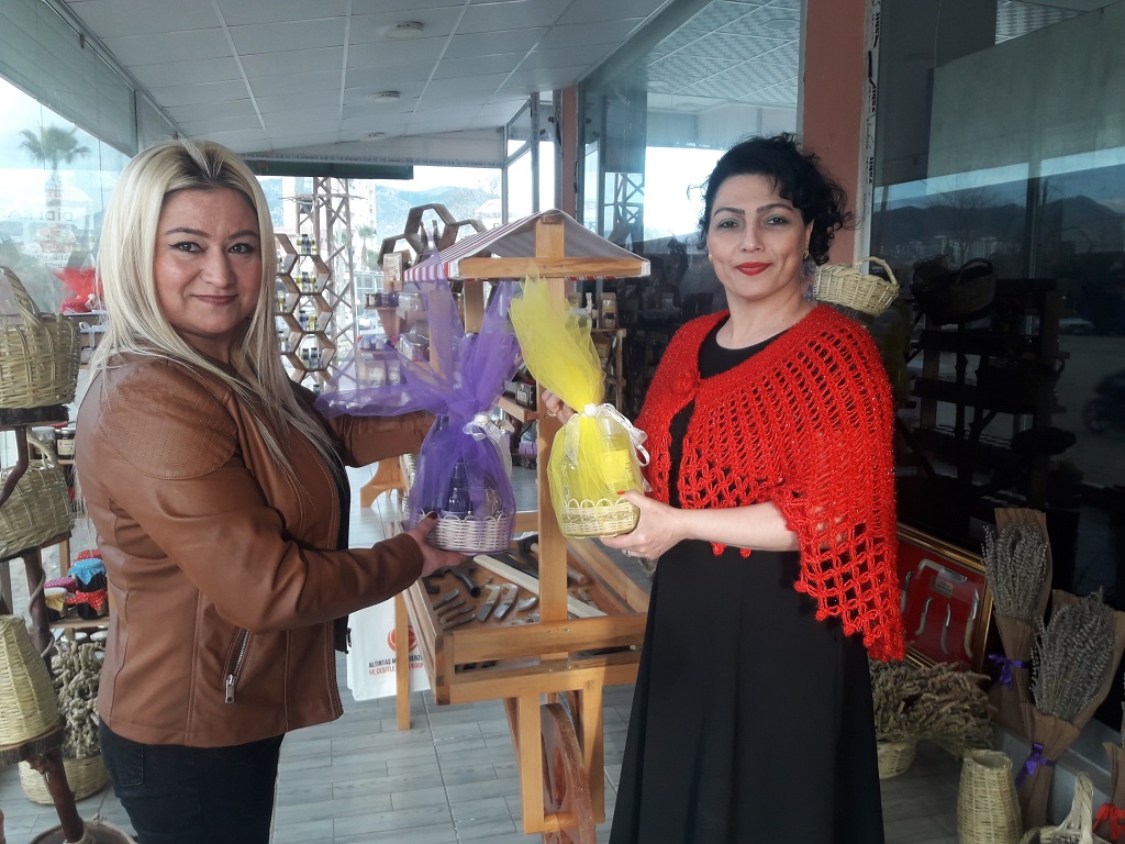 Kozan RADYO SiS'ten Altıntaş Danışmanlık Tarım Gayrimenkul İnşaat Sanayi Ve Ticaret LŞ yönetimini ziyaret ederek çalışmalarını yerinde inceledi.