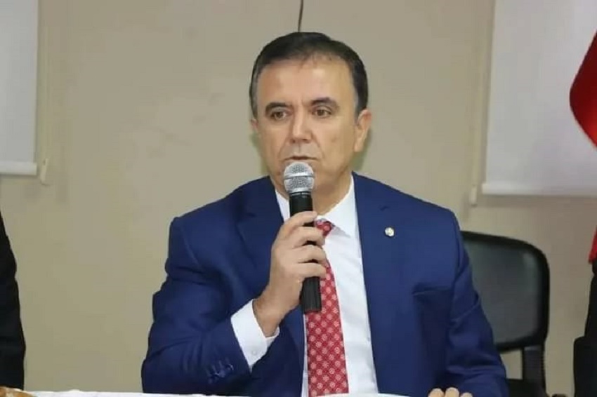Kozan Ticaret Odası, bünyesinde bulunan 7 meslek grubu ile ayrı ayrı toplantılar gerçekleştirerek sorunlarını masaya yatırdı. Son grup olan 7. meslek grubu toplantısında özel eğitim kurumları, sürücü kursları, rehberlik araştırma merkezleri gibi meslek gruplarının temsilcileri yer aldı. Toplantıya Kozan Ticaret Odası Başkanı Mustafa Kandemir başkanlık yaptı. Toplantıda özellikle özel eğitim konusundaki sıkıntılar ve çözüm önerileri masaya yatırıldı. Sürücü kurslarının yaşadığı sıkıntılar da uzun bir süre tartışıldı. Adana'daki fiyat ile ilçelerdeki fiyatlar arasındaki farkın neden olduğu sorunlar gündeme geldi. İlçelerdeki ehliyet sınavı sonuçlarının başarısından dolayı sürücü kurslarına bazı baskılar yapıldığı ve bundan dolayı sıkıntılar yaşandığı ifade edildi. Özel eğitim kurumlarındaki kurum temsilcileri, uyuşturucu madde ile mücadele konusunda elbirliği ile çözüm odaklı çalışılması gerektiğini ifade ettiler. Merdiven altı olarak tabir edilen özel ders adı altında vergi vermeden ders veren kişilerin kendileri için büyük bir sorun olduğunu dile getirdiler. Uyuşturucu ile mücadele konusunda herkes hem fikir olarak mutlaka ama mutlaka çözüm bulunması gerektiğine odaklandı. Hem özel eğitim kurumları hem sürücü kursları hem de diğer meslek grupları kendi alanlarındaki sorunları dile getirdi. Kozan Ticaret Odası Başkanı Mustafa Kandemir, bu sorunların tamamını not aldıklarını ilgili yerlerle görüşerek çözüm bulma noktasında mücadele edeceklerinin sözünü verdi. 7 meslek grubunun toplantısının ardından büyük bir toplantı gerçekleştirilerek bütün meslek gruplarının bulunduğu bir toplantı daha gerçekleştirilecek. Bunun da önümüzdeki haftalarda yapılması planlanıyor.
