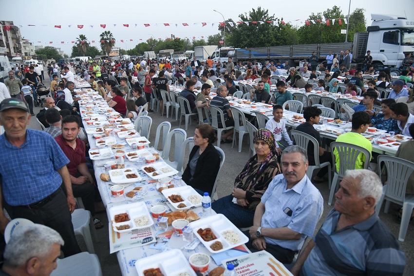Levent ve Şakirpaşa mahallelerinde gönül sofraları kuruldu