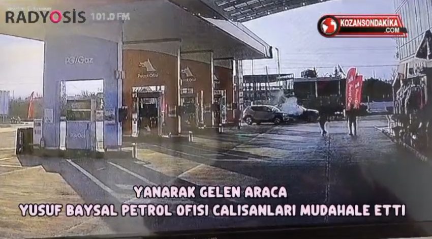 ADANA'DAN 2. EL ALINAN ARAÇ KOZAN'A GİRERKEN BİR ANDA YANMAYA BAŞLADI 34 CKV 971 plakalı aracı Adana’dan satın alan vatandaş, araçla Kozan’a gelirken aracın arıza lambasının yanması üzerine müsait gördüğü bir petrol istasyonuna girerek arızının kaynağını araştırmak istedi. Henüz petrol istasyonuna girerken araç birden alev alarak yanmaya başladı. Durumu gören istasyon çalışanları yangın tüpüyle bir yandan alevlere müdahale ederken bir yandan da itfaiyeye bilgi verdiler. Yapılan hızlı müdahale sonucu alevler söndürülürken araçta maddi hasar meydana geldi. Olay yerine gelen itfaiye ise soğutma çalışması yaptı.Araç sahibi Yusuf Baysal Petrol Ofisi çalışanlarına çok teşekkür ettiğini belirtti.