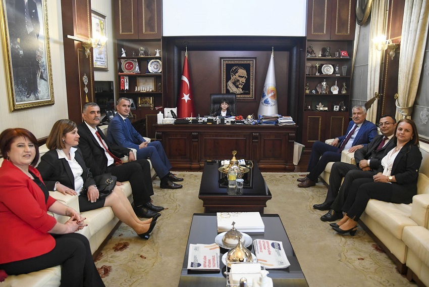 Zeydan Karalar makamını küçük Melis’e bıraktı