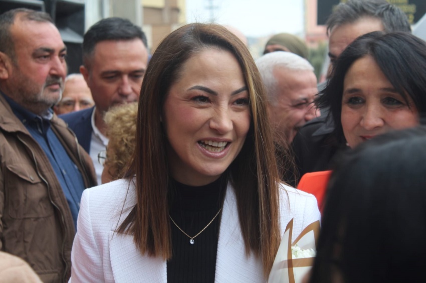 Kozan'ın İlk Kadın Belediye Başkan Adayı Halkla Buluştu