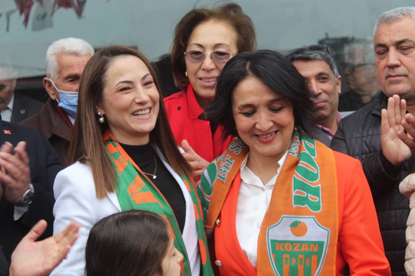 Kozan'ın İlk Kadın Belediye Başkan Adayı Halkla Buluştu