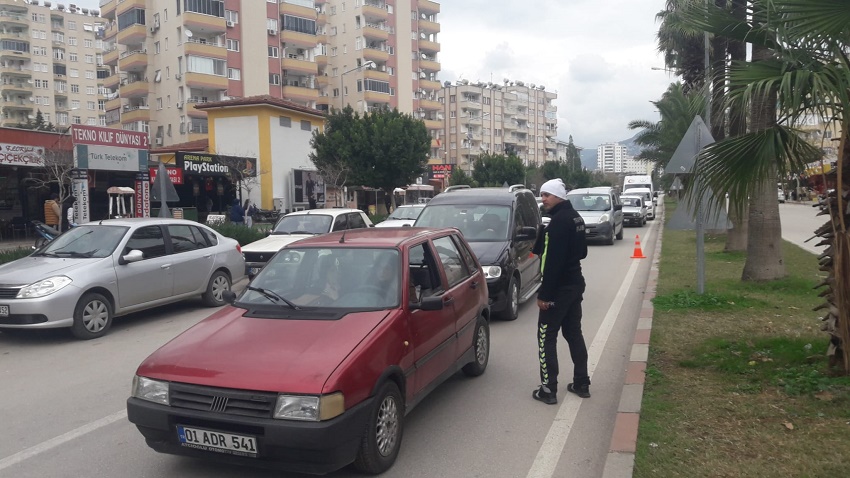 Sürücüler Emniyet Kemeri ve Kurallara Uyma Konusunda Bilgilendirildi