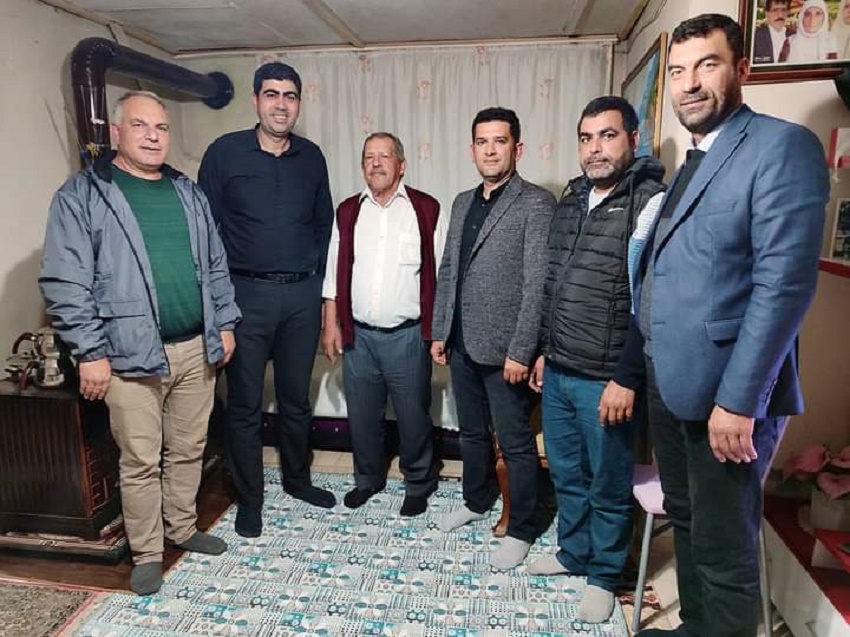 Gürdal Topal Sıkılmadık El Girilmedik Gönül Bırakmıyor