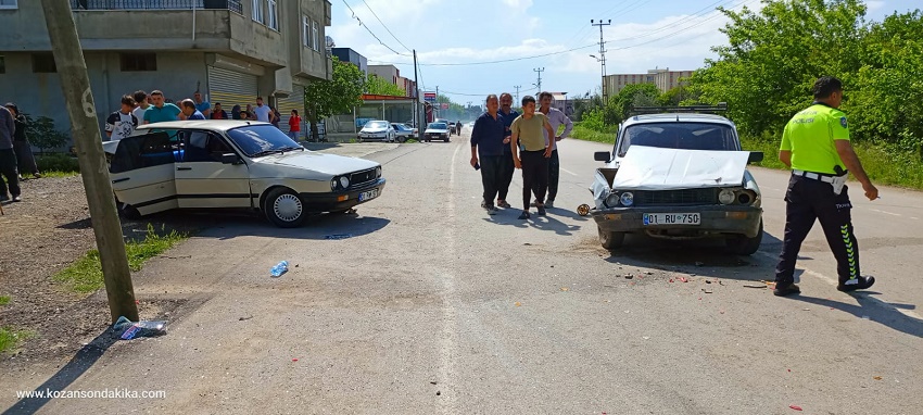 Kozan'da Trafik Kazasında 4 Kişi Yaralandı