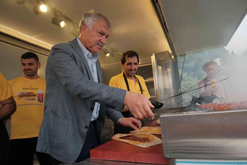 Başkan Zeydan Karalar, Lezzet Festivali’nin 3. gününde stantları gezdi