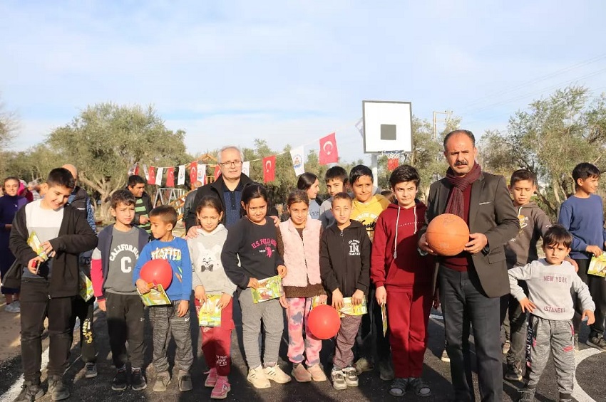 BAŞKAN ÖZGAN, İDEM VE DİKİLİ'DE PARK VE SEMT SAHALARI AÇILIŞLARI YAPTI