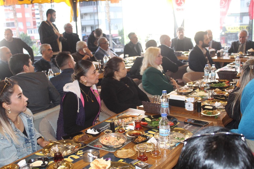 MHP Kozan İlçe Teşkilatı Kahvaltıda Bir Araya Geldi