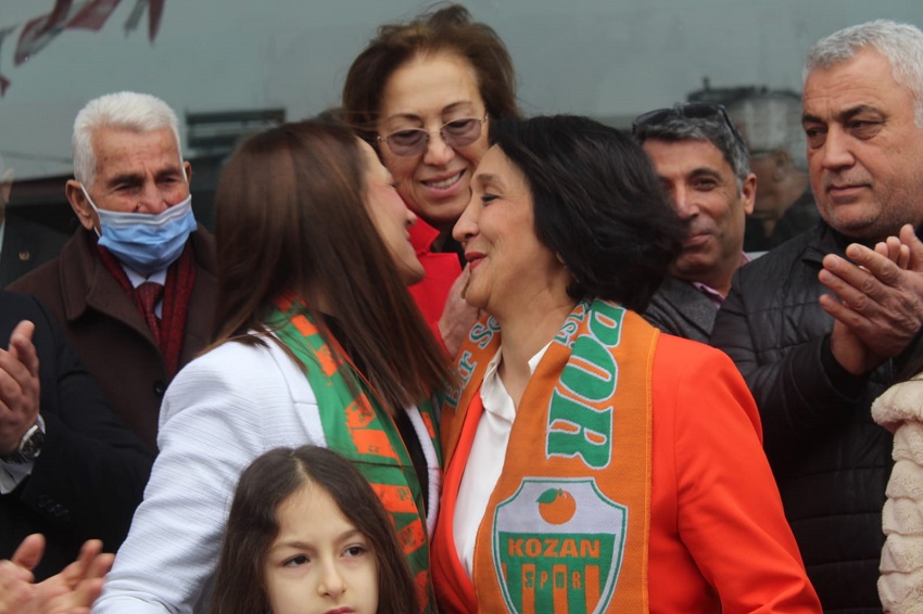 Kozan'ın İlk Kadın Belediye Başkan Adayı Halkla Buluştu
