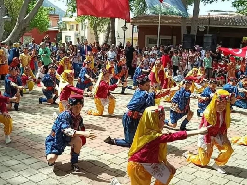 Kozan'da 23 Nisan Coşkusu