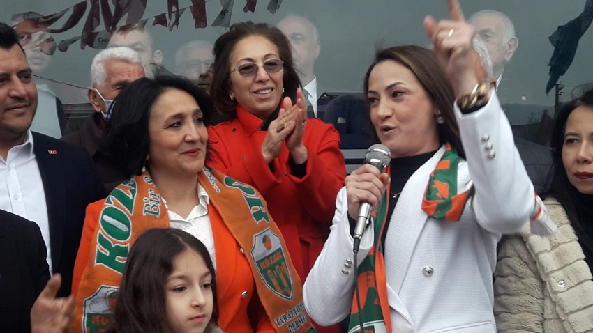 Kozan'ın İlk Kadın Belediye Başkan Adayı Halkla Buluştu