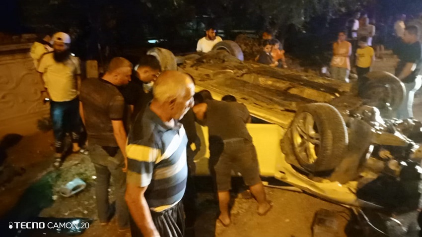 Kozan'da Park Halindeki Otomobile Çarpan Araçtaki İki Kişi Yaralandı