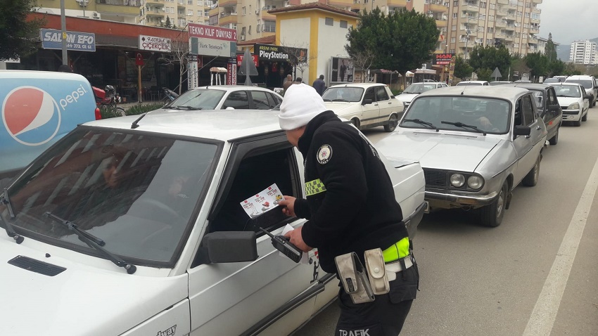 Sürücüler Emniyet Kemeri ve Kurallara Uyma Konusunda Bilgilendirildi