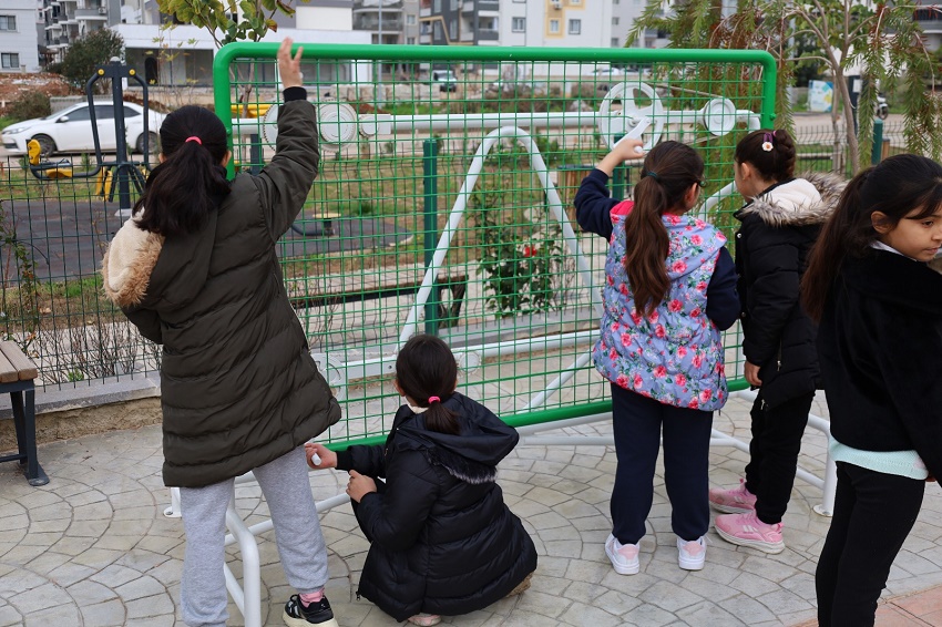 EĞLENEREK ÖĞRENİYORLAR